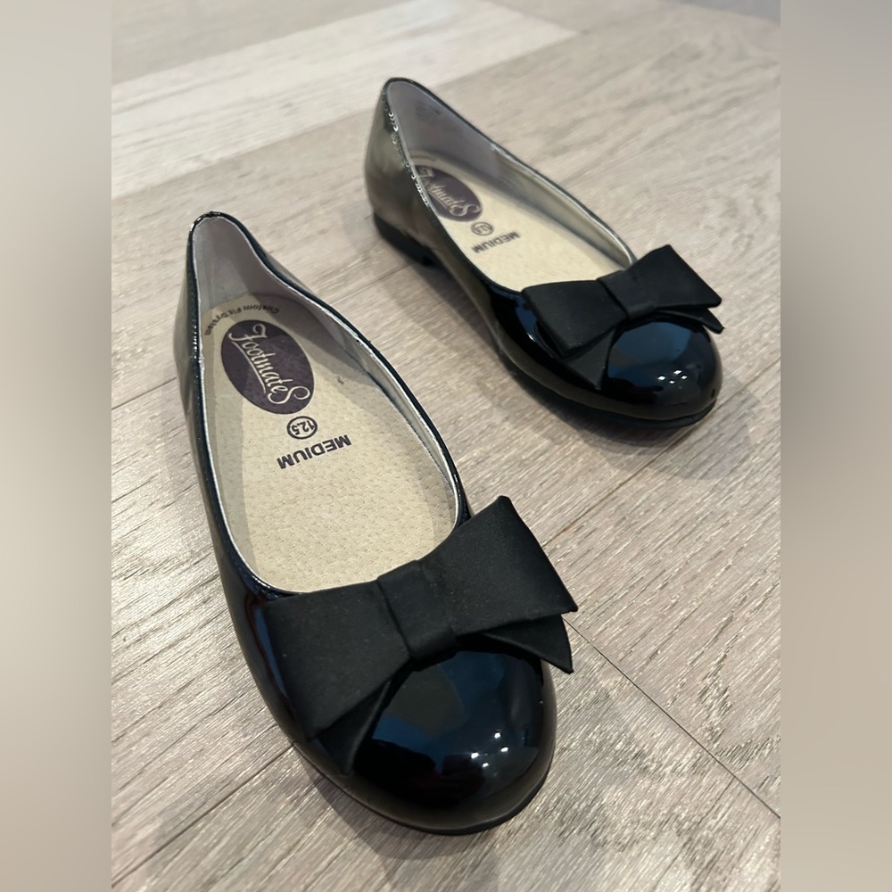 Nina brand (Pegasus) children’s size 12.5; color black; brand new never worn